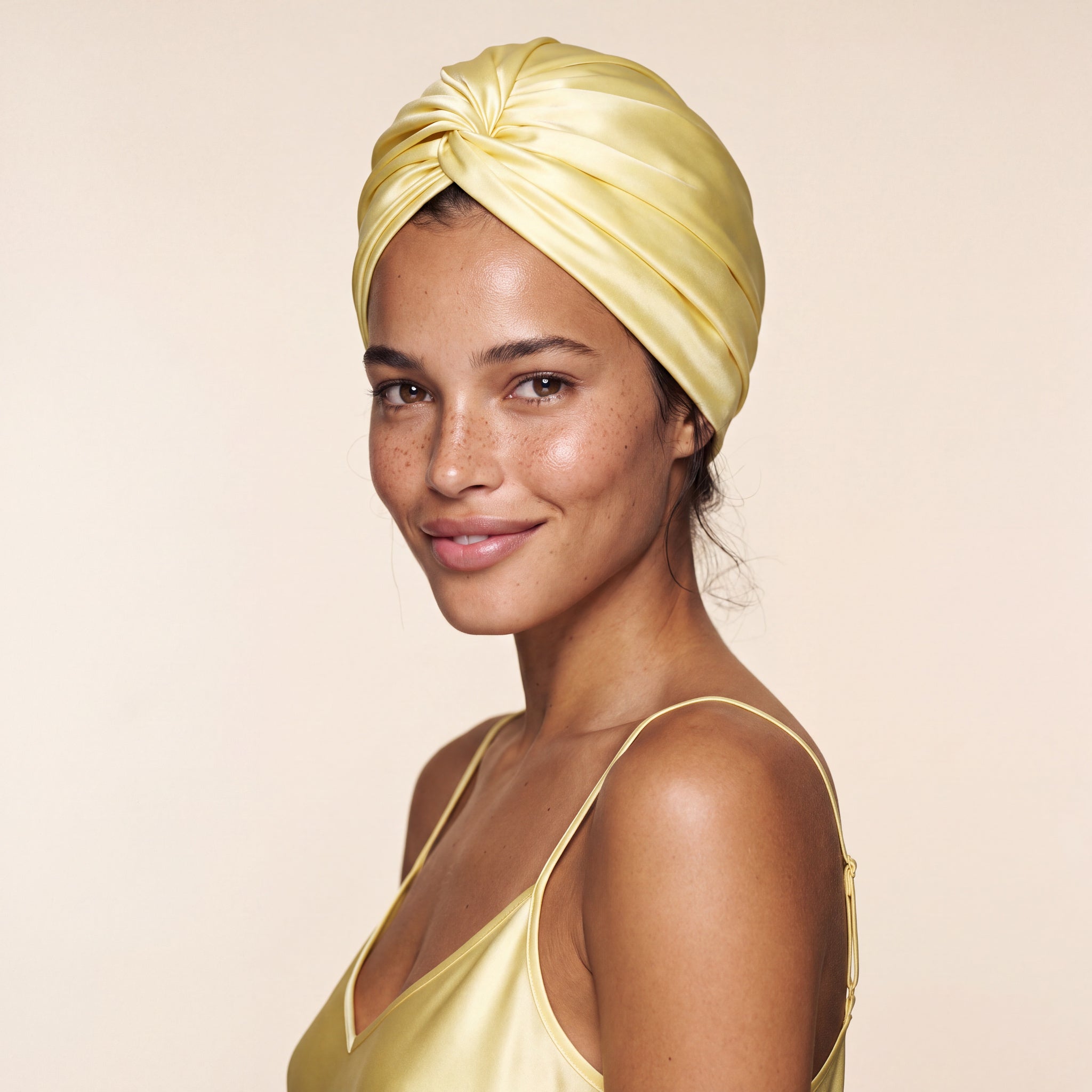 Jedwabny turban na włosy BUTTER YELLOW – 100% jedwab morwowy 22 momme | LE SILQUE