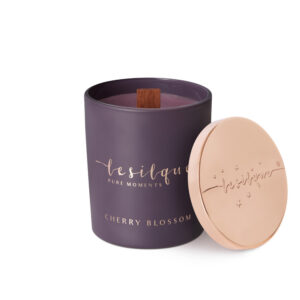 LE SILQUE świeca sojowa zapachowa CHERRY BLOSSOM 300g w burgundowym szkle ze złotą pokrywką