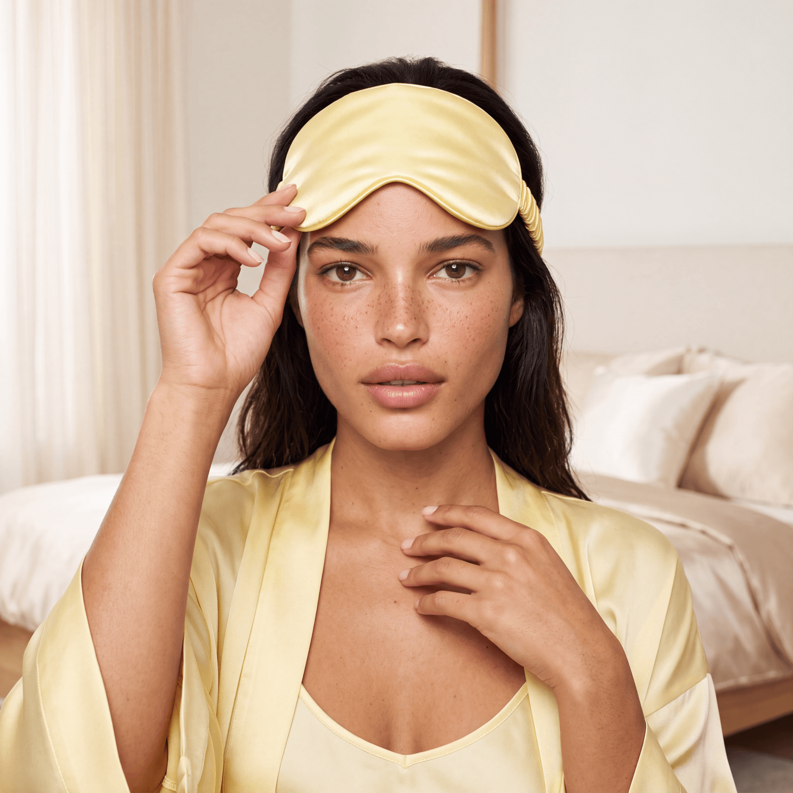 Jedwabna opaska na oczy do spania – BUTTER YELLOW | LE SILQUE